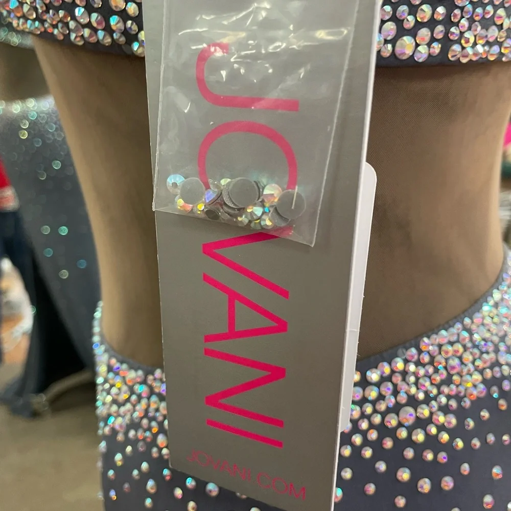 Wow $275 WOW Stunning Formal Gown by JOVANI Grey Size 6 LAST REDUCTION NEED SALE - Picture 9 of 14